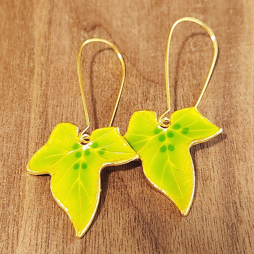 Green Enamel Ivy Leaf Drop Earrings Gold Tone‎ Kidney Wire Botanical Jewelry